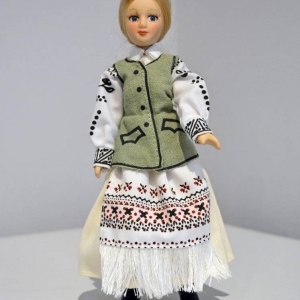 Strój hrubieszowski, lalka porcelanowa, wys. 20 cm.